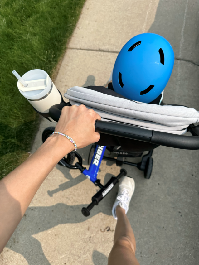 Cool Grey Stroller with Handy Organizer for Parents